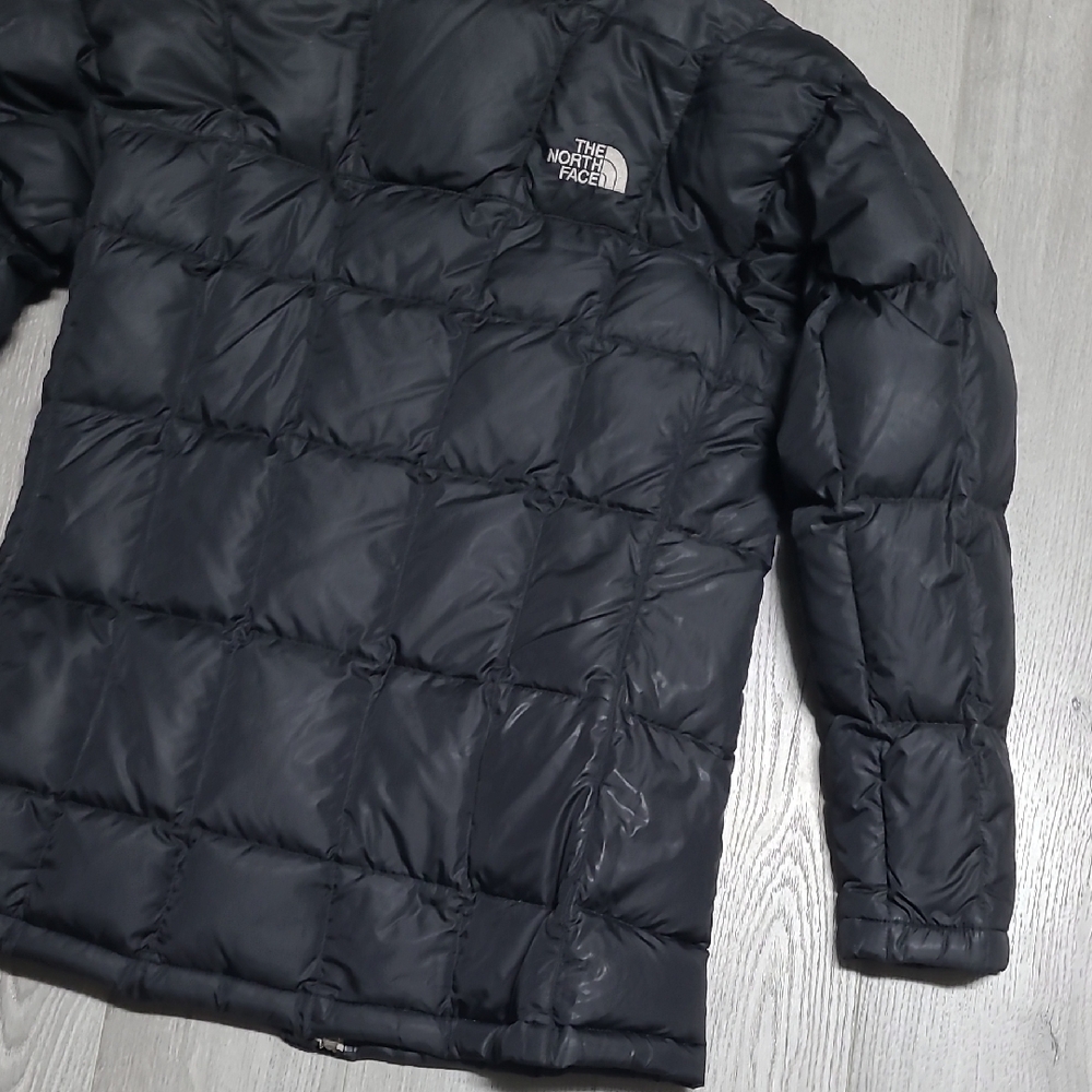 The North Face Women's Dark Puffer Jacket - Picture 13 of 16